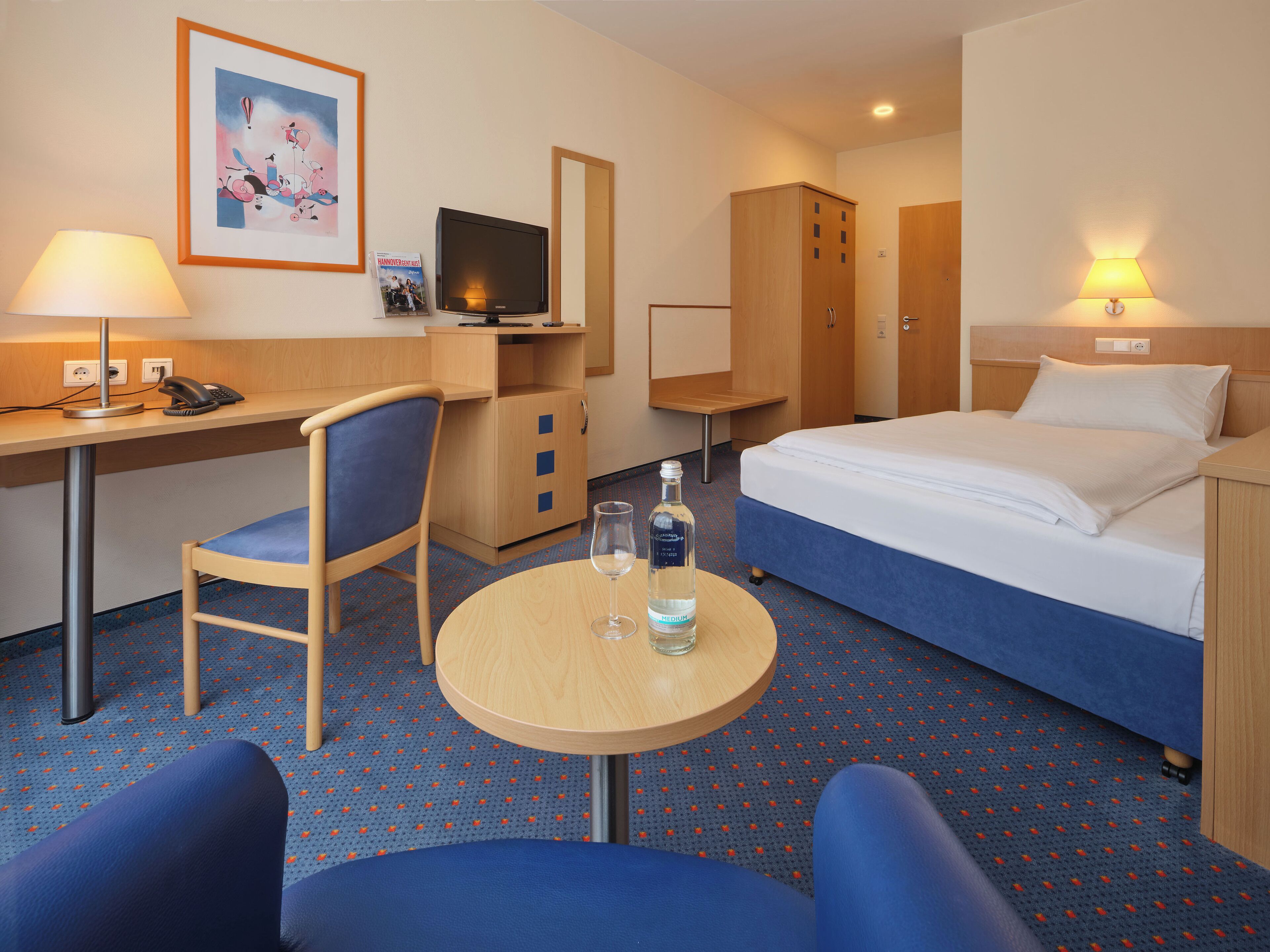 comfort room | 1 bedroom, in-room safe, desk, laptop workspace