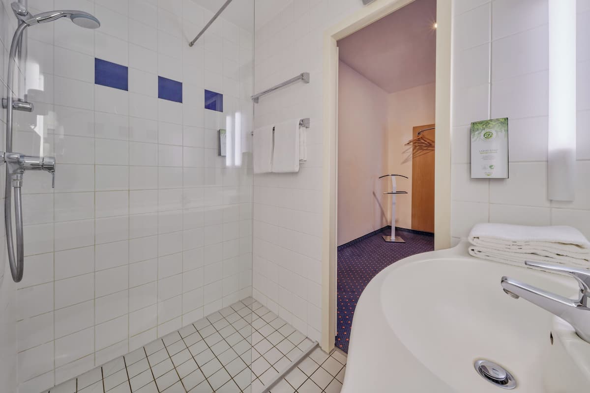 Shower, free toiletries, hair dryer, towels