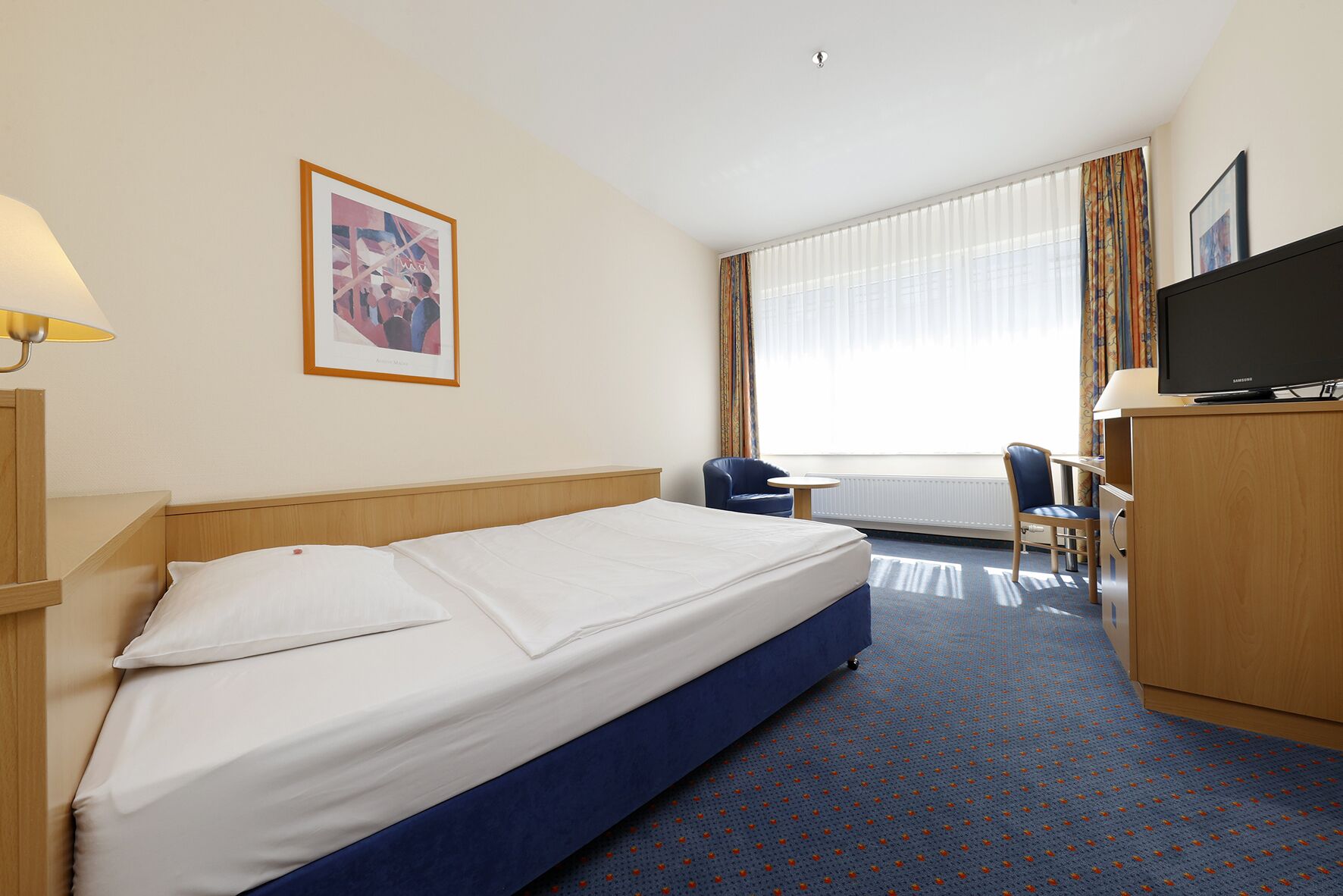 single room | 1 bedroom, in-room safe, desk, laptop workspace