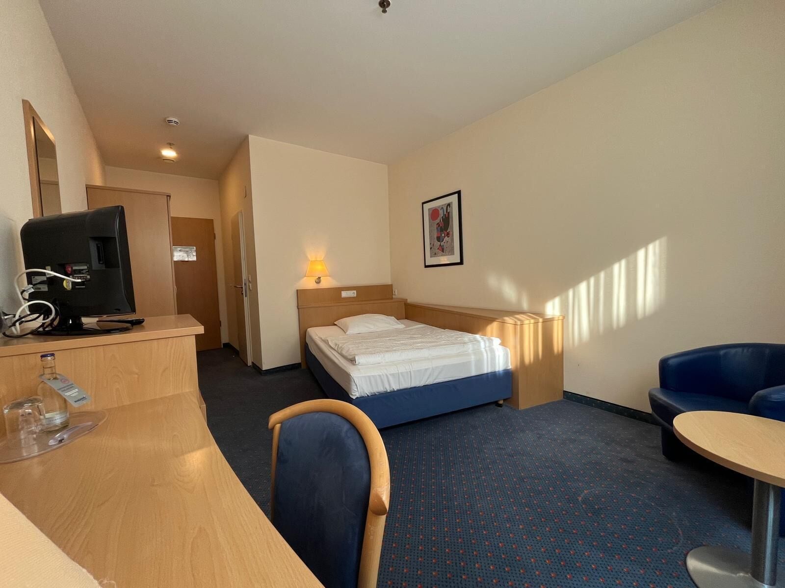 comfort room | 1 bedroom, in-room safe, desk, laptop workspace