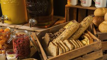 Petit déjeuner buffet servi tous les jours en supplément