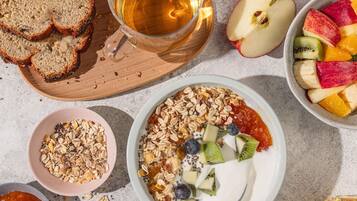 Desayuno buffet diario (GBP 9.95 por persona)