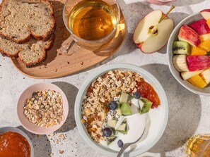 Se ofrece un desayuno bufé (9.95 GBP por persona)