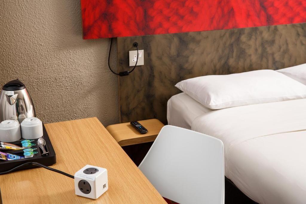 Betten mit Memory-Foam-Matratzen, Schreibtisch, Verdunkelungsvorhänge