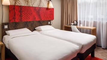 Colchones con efecto memoria, escritorio y cortinas blackout