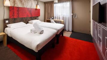 Twin Room, 2 Twin Beds | Memory foam beds, desk, blackout drapes, WiFi (free)