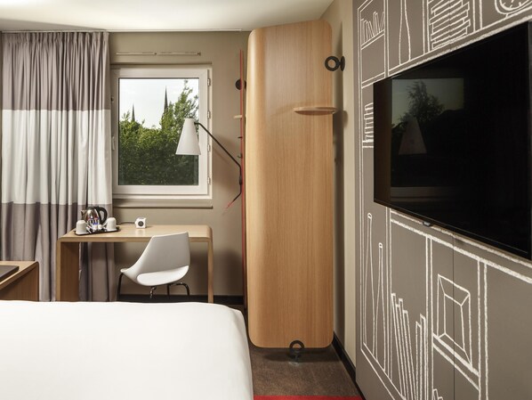 Twin Room, 2 Single Beds | Desk, soundproofing, iron/ironing board, free WiFi - ibis Coventry Centre (Coventry)