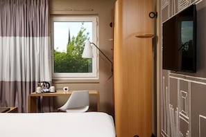 Twin Room, 2 Single Beds | Television