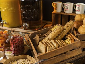 Frühstücksbuffet am Wochenende (12.60 GBP pro Person)