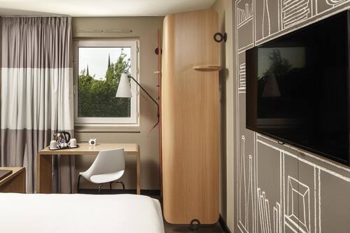 Zweibettzimmer, 2 Einzelbetten | Schreibtisch, schallisolierte Zimmer, Bügeleisen/Bügelbrett