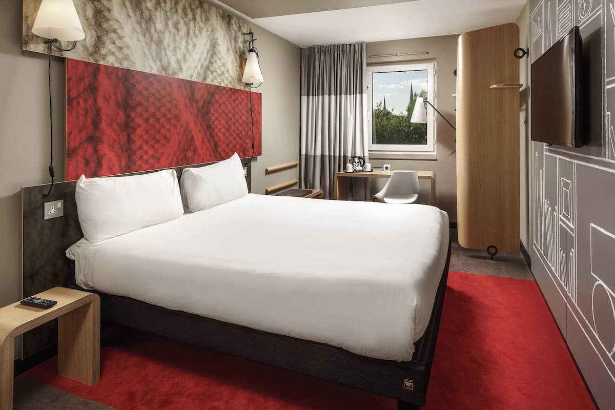 Bureau, chambres insonorisées, fer et planche à repasser, Wi-Fi gratuit