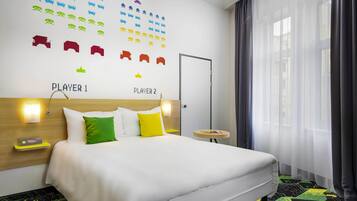 Zimmersafe, Schreibtisch, Verdunkelungsvorhänge, schallisolierte Zimmer