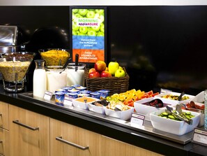 Petit déjeuner buffet (3000 HUF par personne)