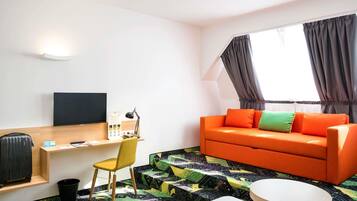 Family Double Room, 1 Double Bed with Sofa bed | In-room safe, desk, blackout drapes, soundproofing