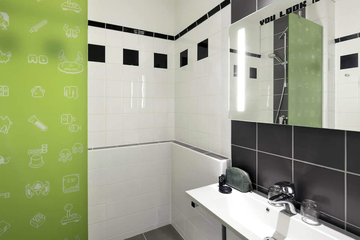 Habitación doble, 1 cama doble (Eco) | Caja fuerte, escritorio, cortinas opacas y sistema de insonorización