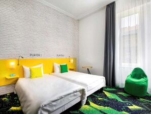 Design-Zimmer, 2 Einzelbetten | Zimmersafe, Schreibtisch, Verdunkelungsvorhänge, schallisolierte Zimmer