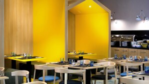 بوفيه فطور يوميًا مقابل رسوم