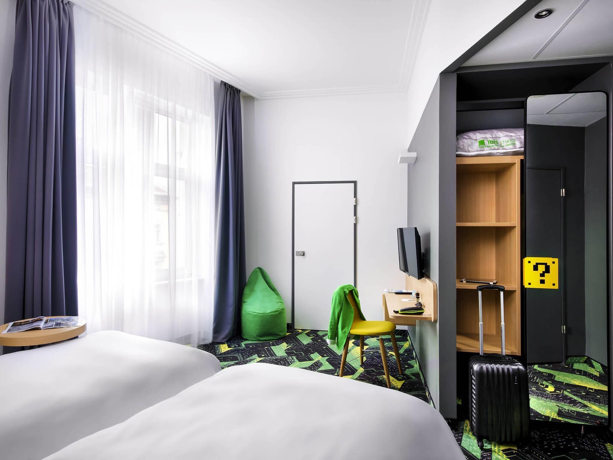 Design Room, 2 Twin Beds | In-room safe, desk, blackout drapes, soundproofing