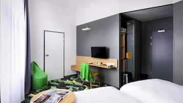 Design Room, 2 Twin Beds | In-room safe, desk, blackout drapes, soundproofing