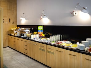 Daily buffet breakfast (HUF 3000 per person)