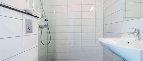 객실 내 금고, 책상, 암막 커튼, 다리미/다리미판