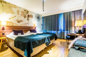 Chambre double ou avec lits jumeaux | Coffre-fort, bureau, rideaux d’obscurcissement