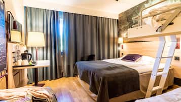 Family Room | In-room safe, desk, blackout drapes, iron/ironing board