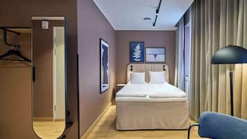Room, 1 Queen Bed | Desk, iron/ironing board, free WiFi, bed sheets