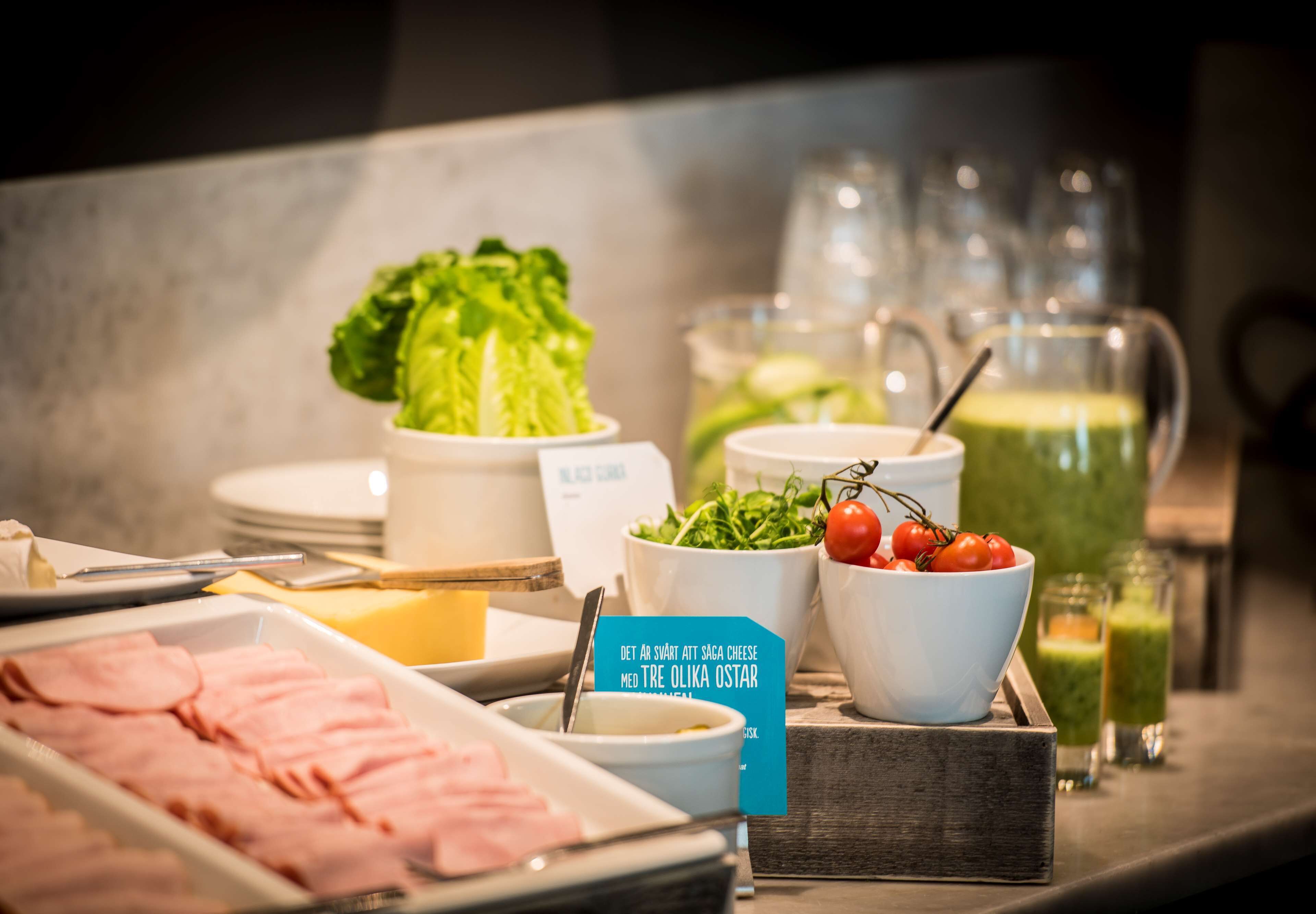 Buffet déjeuner servi tous les jours en supplément