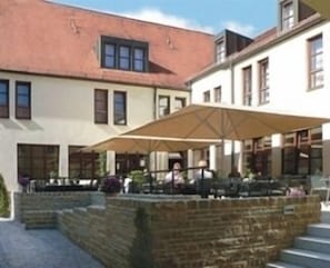 Breakfast, lunch, dinner served; local cuisine, alfresco dining