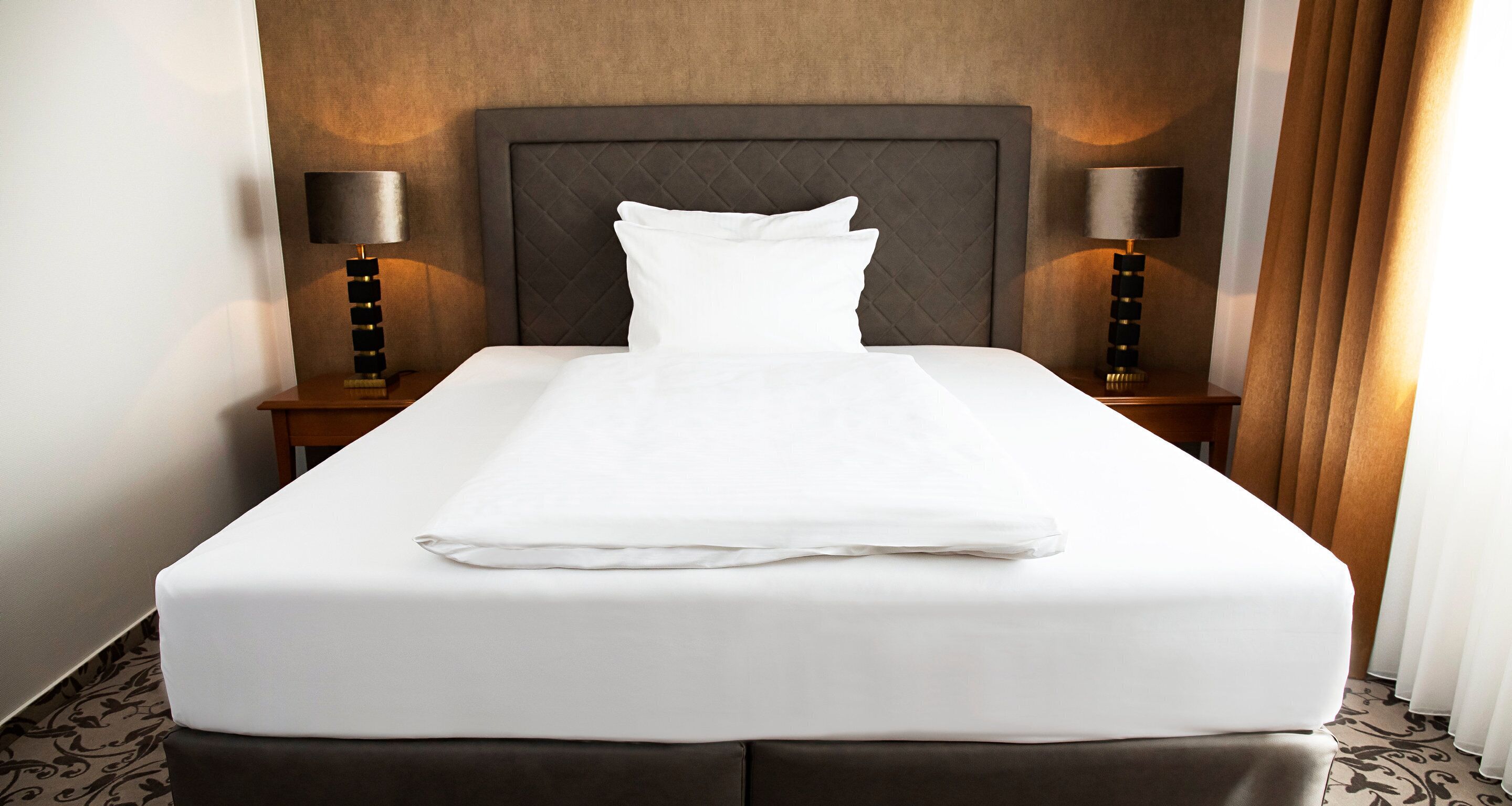 standard room | hypo-allergenic bedding, in-room safe, desk, laptop workspace