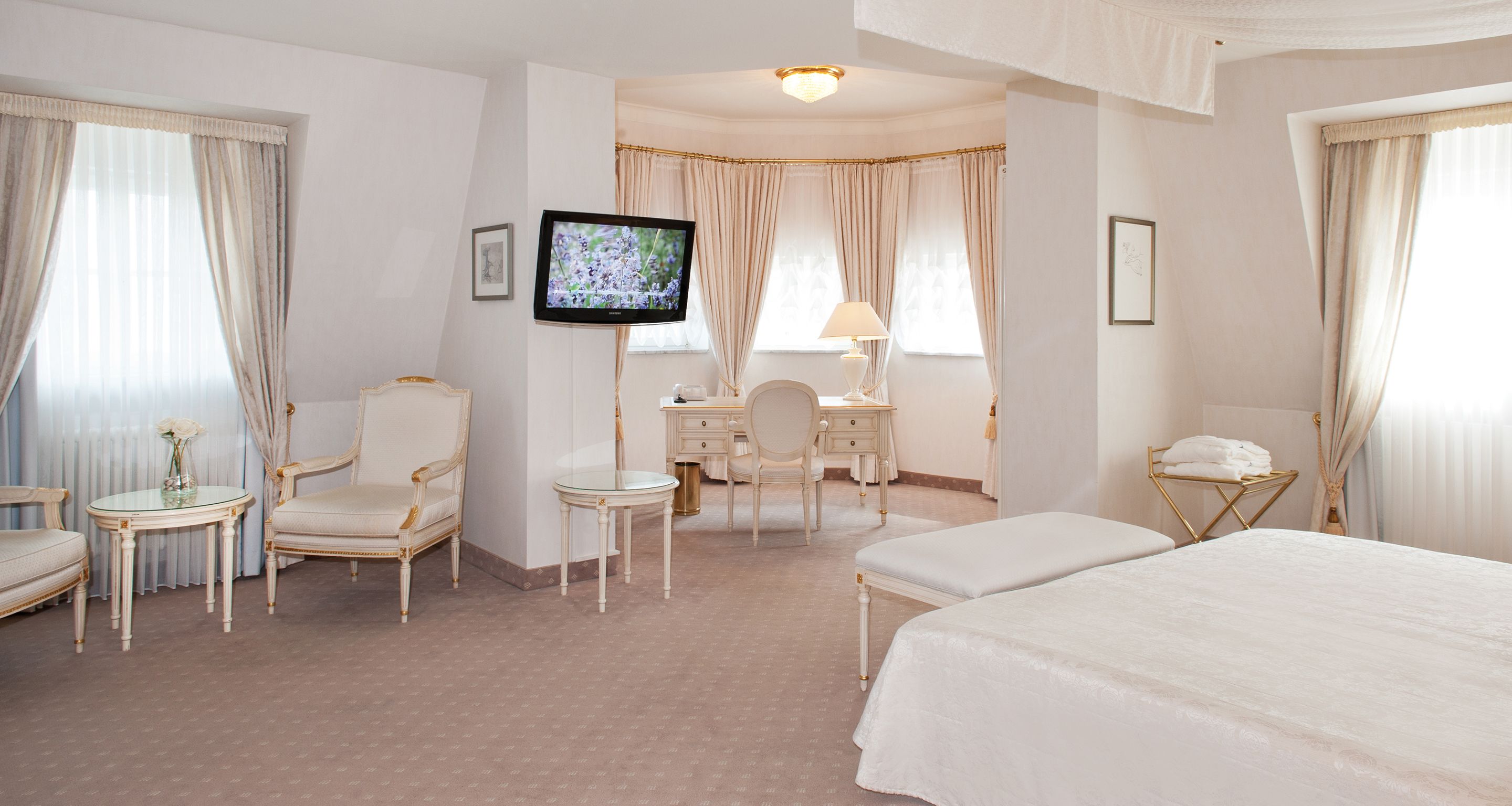 junior suite | hypo-allergenic bedding, in-room safe, desk, laptop workspace