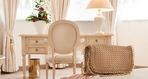 Junior Suite | Hypo-allergenic bedding, in-room safe, desk, laptop workspace