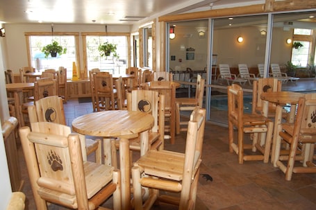 Free continental breakfast. Kelly Inn West Yellowstone
