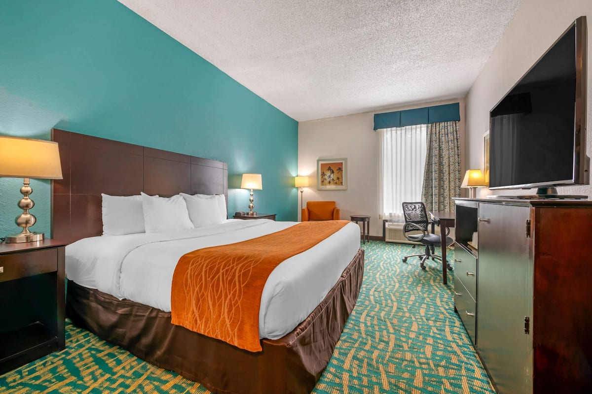 1 bedroom, in-room safe, desk, blackout curtains
