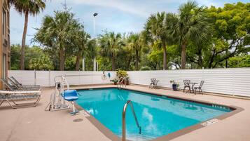 Outdoor pool, open 7:00 AM to 9:00 PM, pool loungers