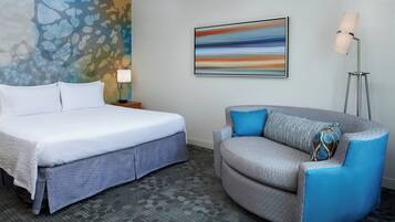 Een bureau, een strijkplank/strijkijzer, gratis babybedden, gratis wifi