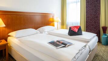 Escritorio, tabla de planchar con plancha y cunas gratuitas