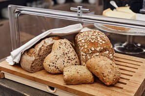 Daily buffet breakfast for a fee - Hotel Kunsthof (Vienna)