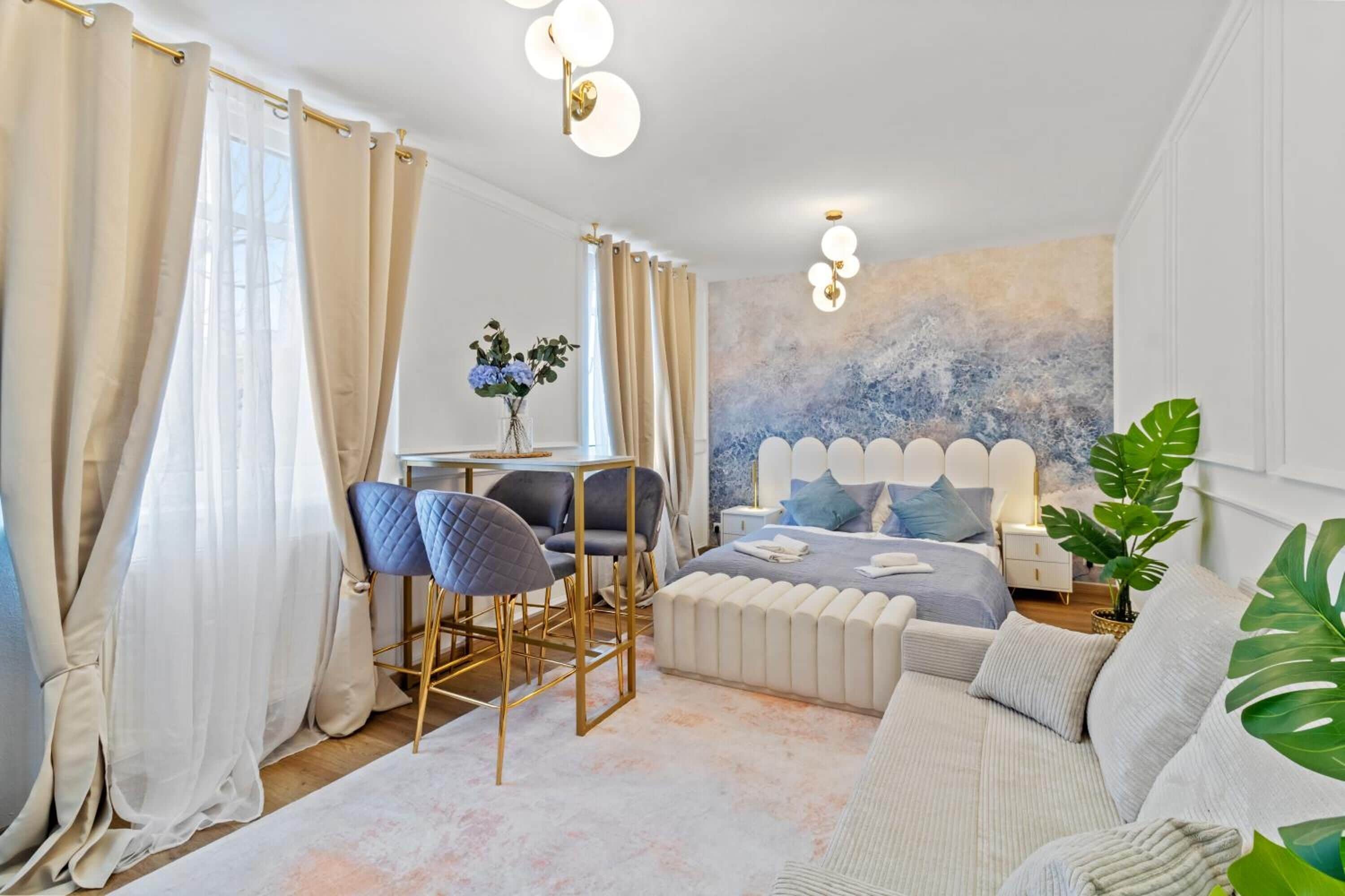 In-room safe, free WiFi, bed sheets