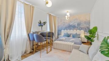 In-room safe, free WiFi, bed sheets