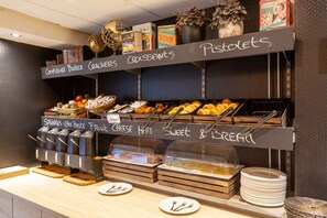 Morgenmadsbuffet hver dag (14.00 EUR pr. person)