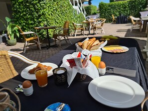 Breakfast and dinner served  - Amsterdam Airport Hotel Uithoorn (Uithoorn)