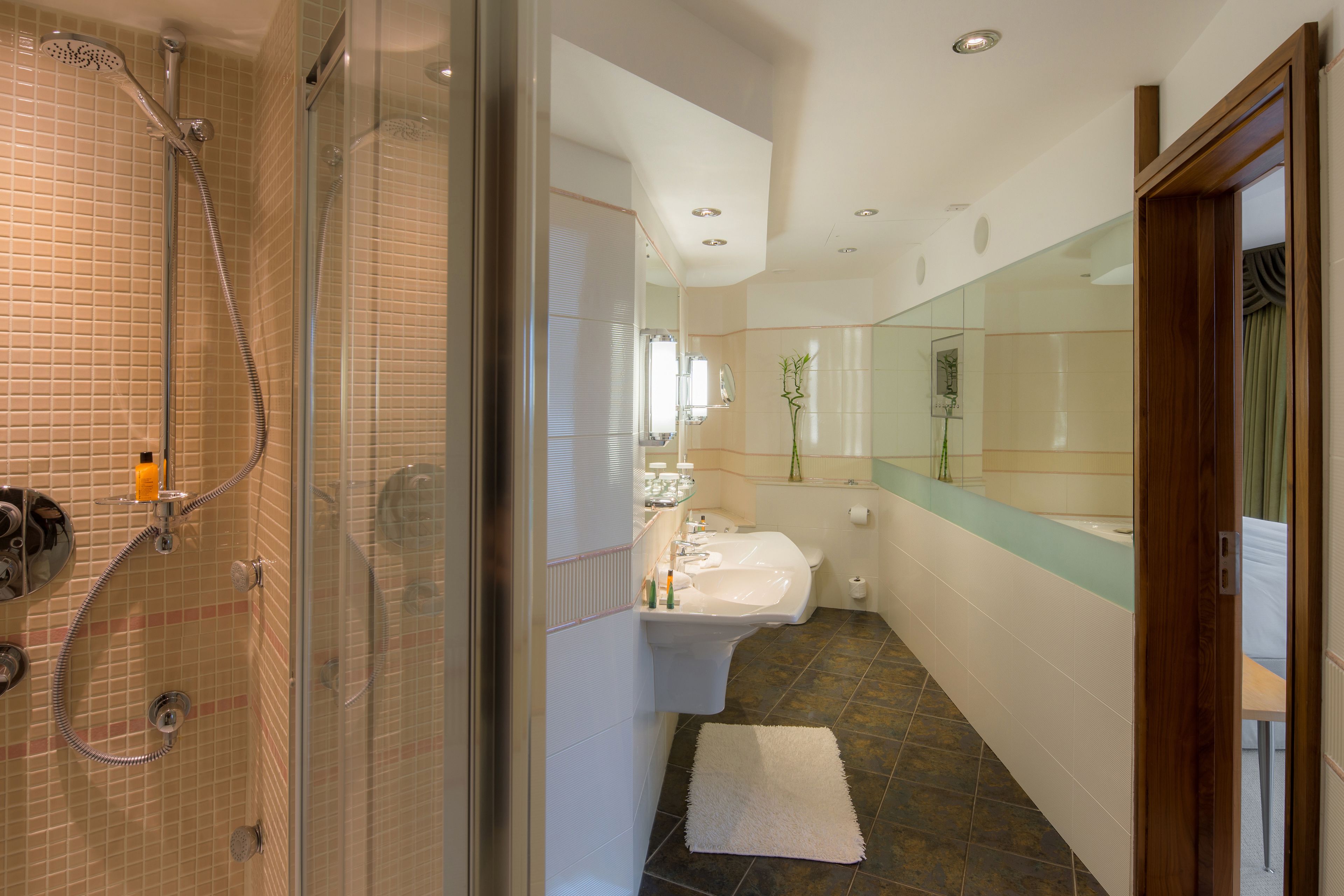 presidential suite | bathroom | free toiletries, hair dryer, towels
