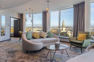 Suite presidencial | Zona de estar | Una televisión de pantalla plana