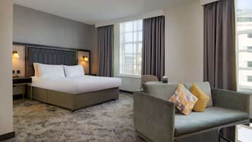 Junior Suite, 1 King Bed | Minibar, in-room safe, desk, laptop workspace