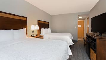 Hypo-allergenic bedding, down duvets, in-room safe, desk