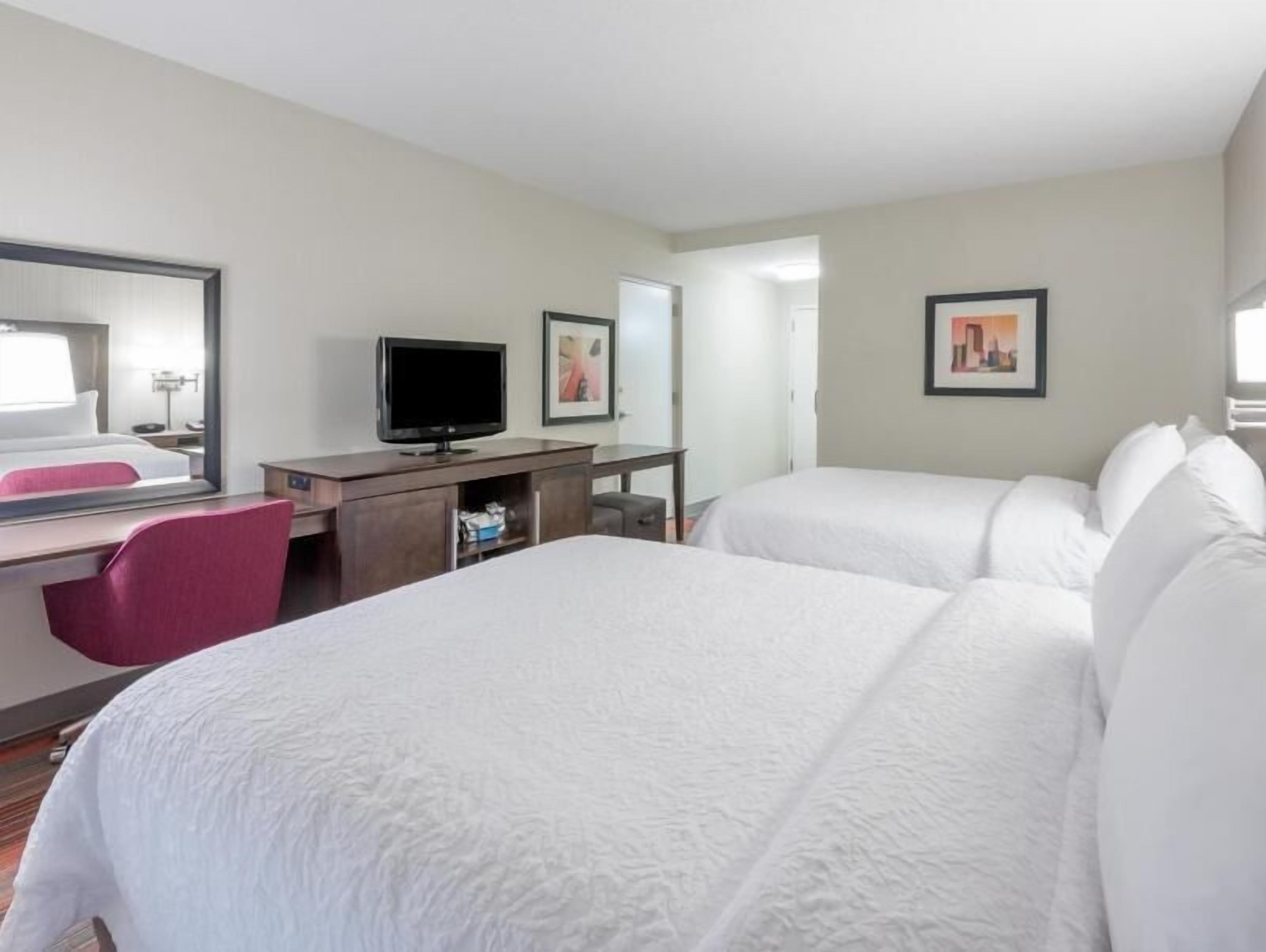 Literie de qualité, bureau, espace de travail pour ordinateurs portables