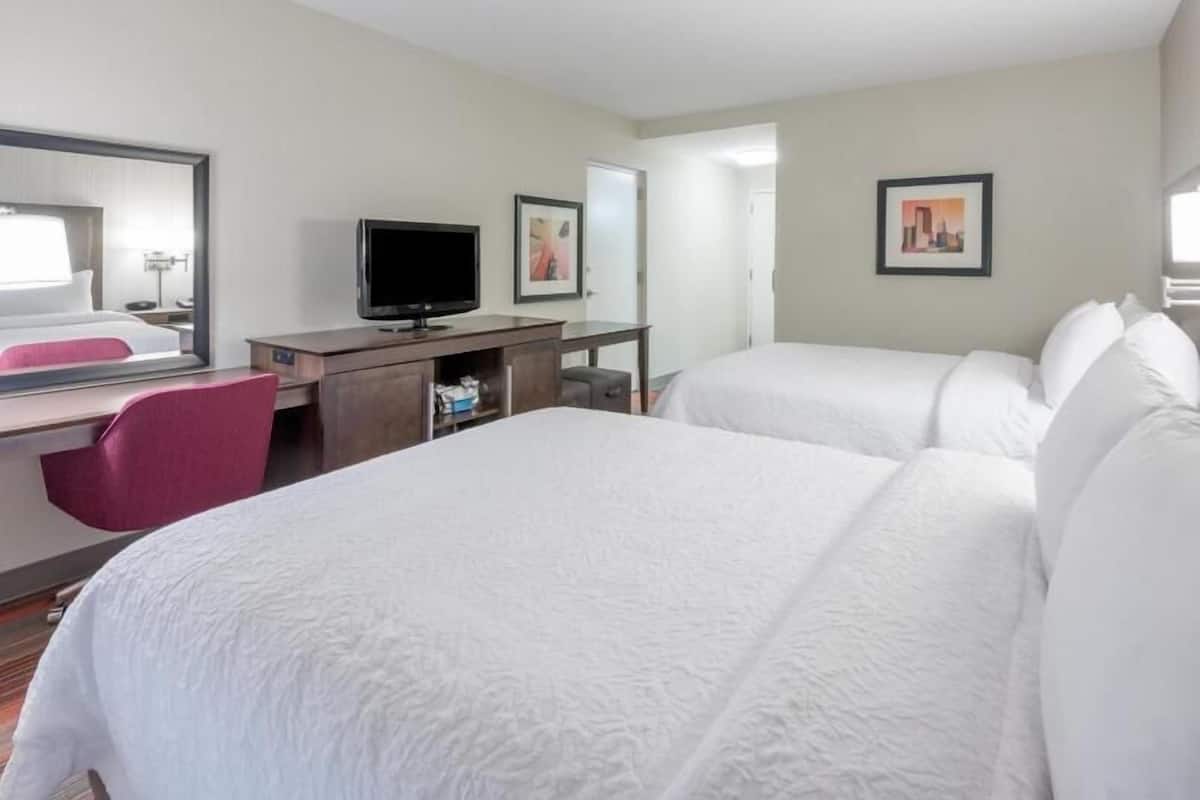 Literie de qualité, bureau, espace de travail pour ordinateurs portables