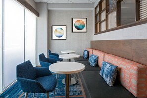 Lobby sitting area - Hampton Inn Charlotte-Uptown (Charlotte)